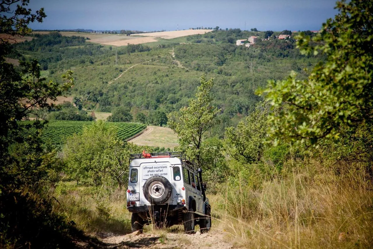 *** Bed & Breakfast Al Merlo Olivo, Rural Istrian House Bed and Breakfast Buje Kroatië