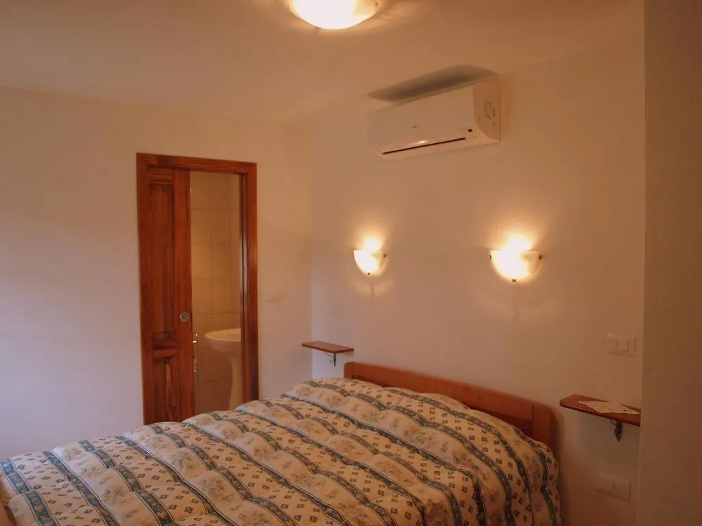 Nocleg ze śniadaniem Al Merlo Olivo, Rural Istrian House Buje