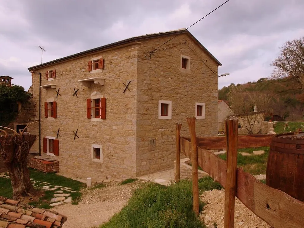 Al Merlo Olivo, Rural Istrian House Buje Nocleg ze śniadaniem