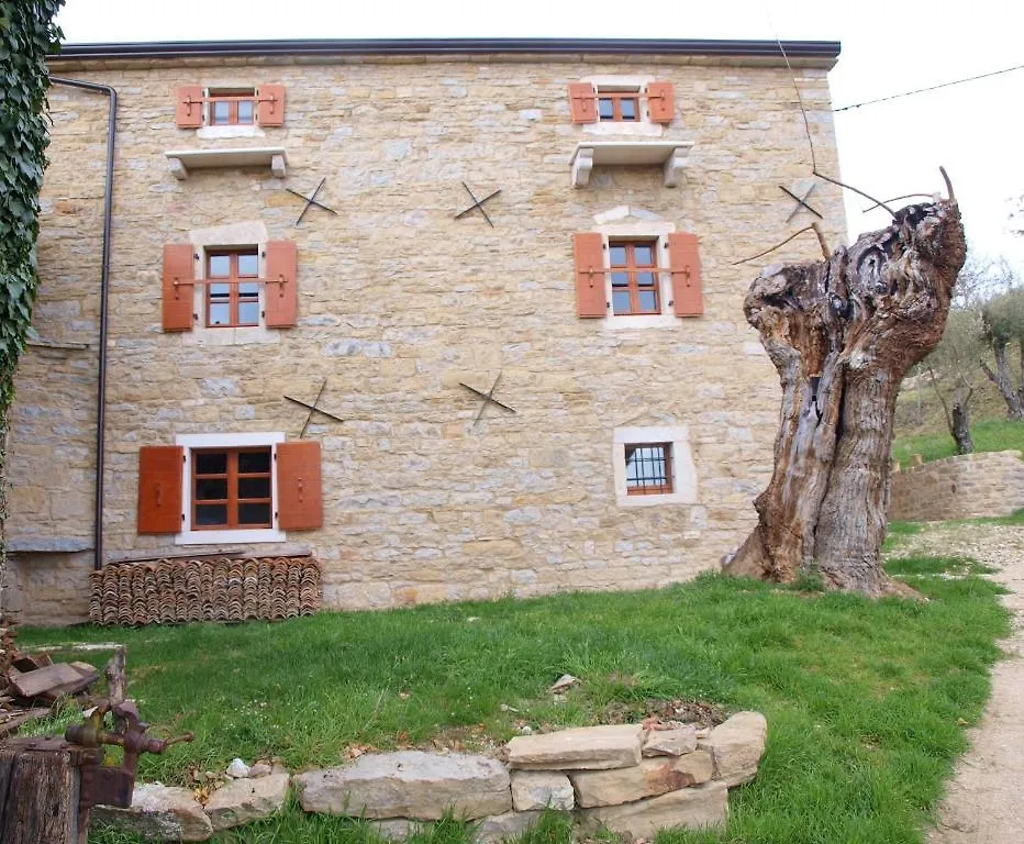 Bed & Breakfast Al Merlo Olivo, Rural Istrian House Bed and Breakfast Buje