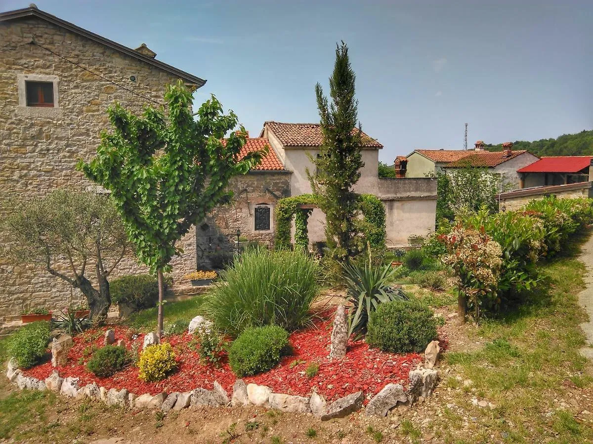 Al Merlo Olivo, Rural Istrian House Bed and Breakfast Buje